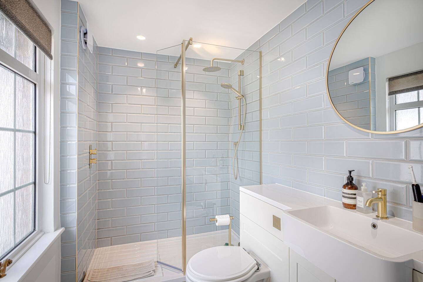 Stylish 3-Bed Home near the Airport thumbnail 5