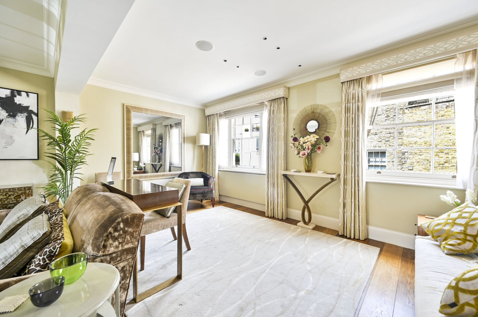 Stylish Chelsea House with Parking thumbnail 8