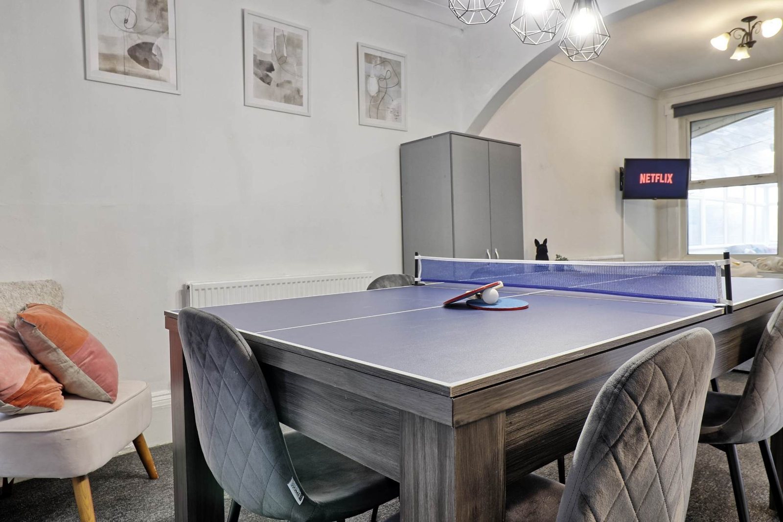 Large 4-Bed Home with Games Room thumbnail 7