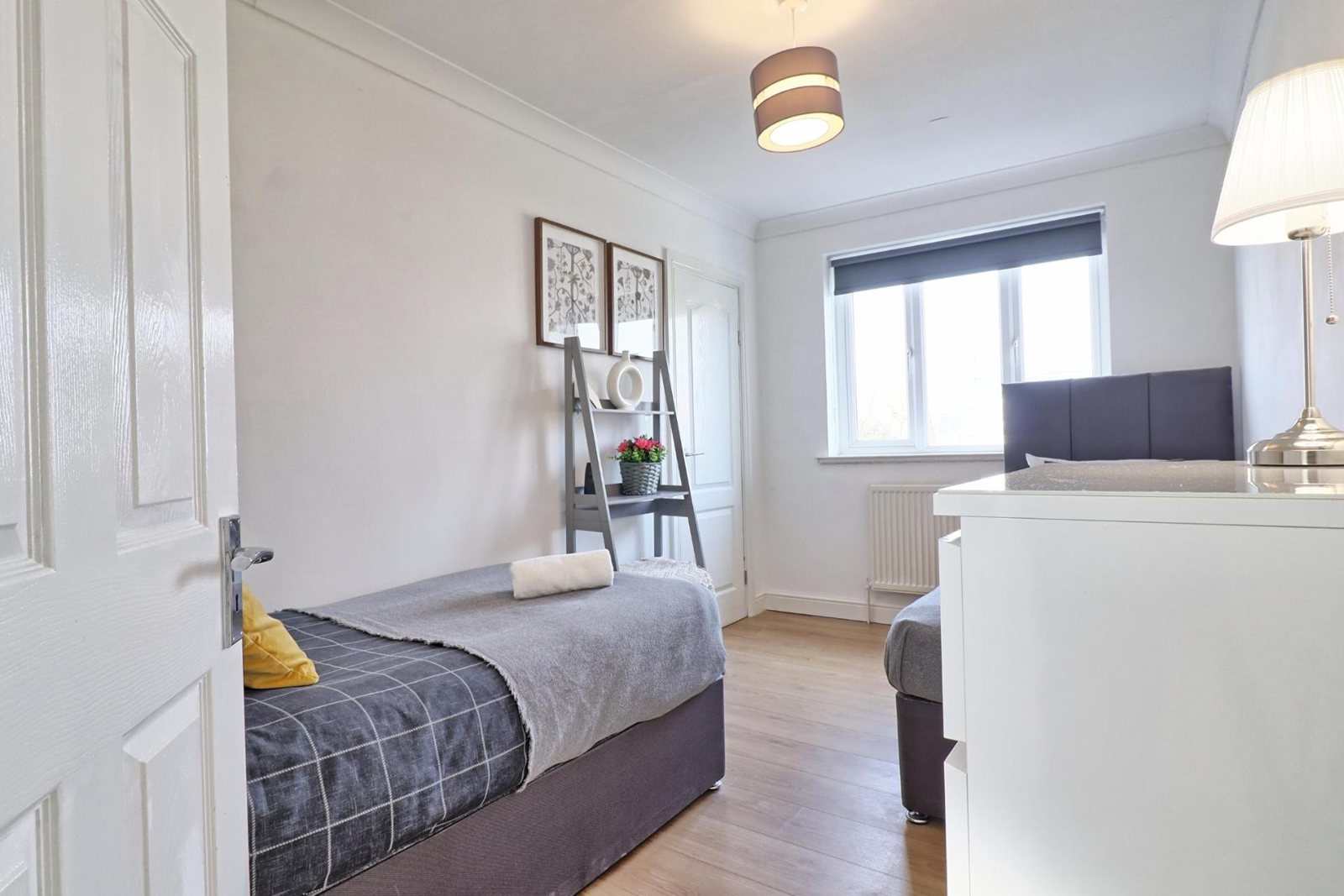 Pet-Friendly 3-Bed Apartment thumbnail 4