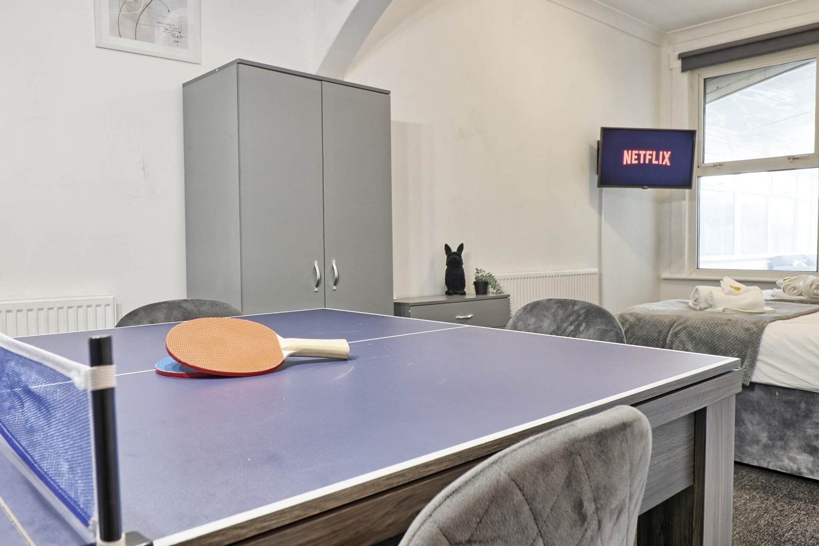 Large 4-Bed Home with Games Room thumbnail 8