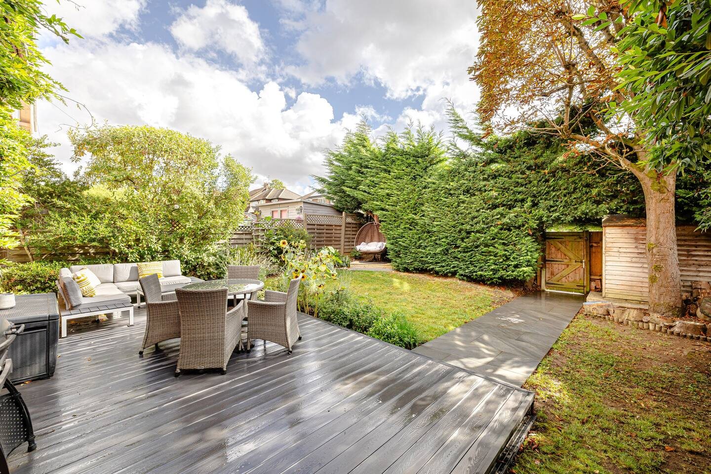 Stylish 3-Bed Home near the Airport thumbnail 6