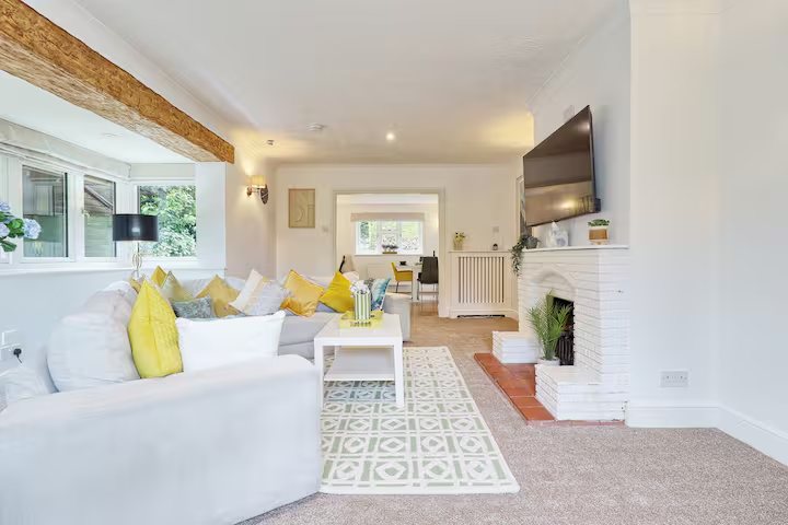 Luxury 4-Bed Family Home thumbnail 2
