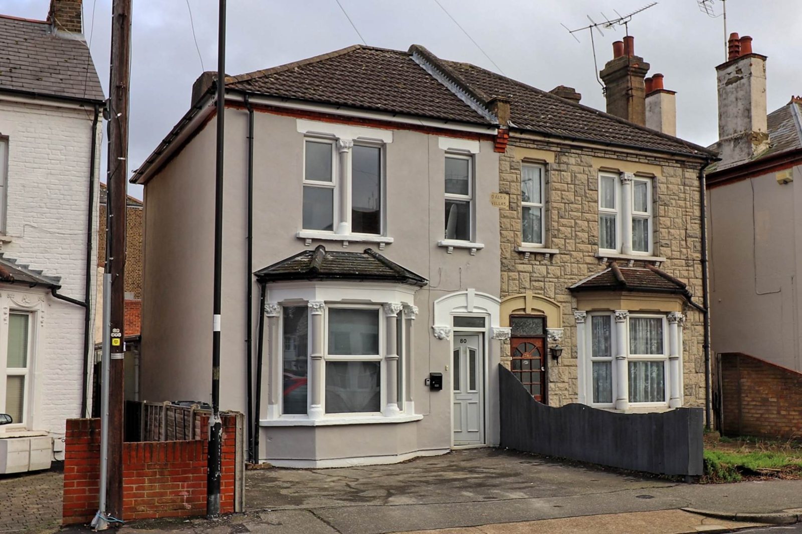 Large 4-Bed Home with Games Room thumbnail 4