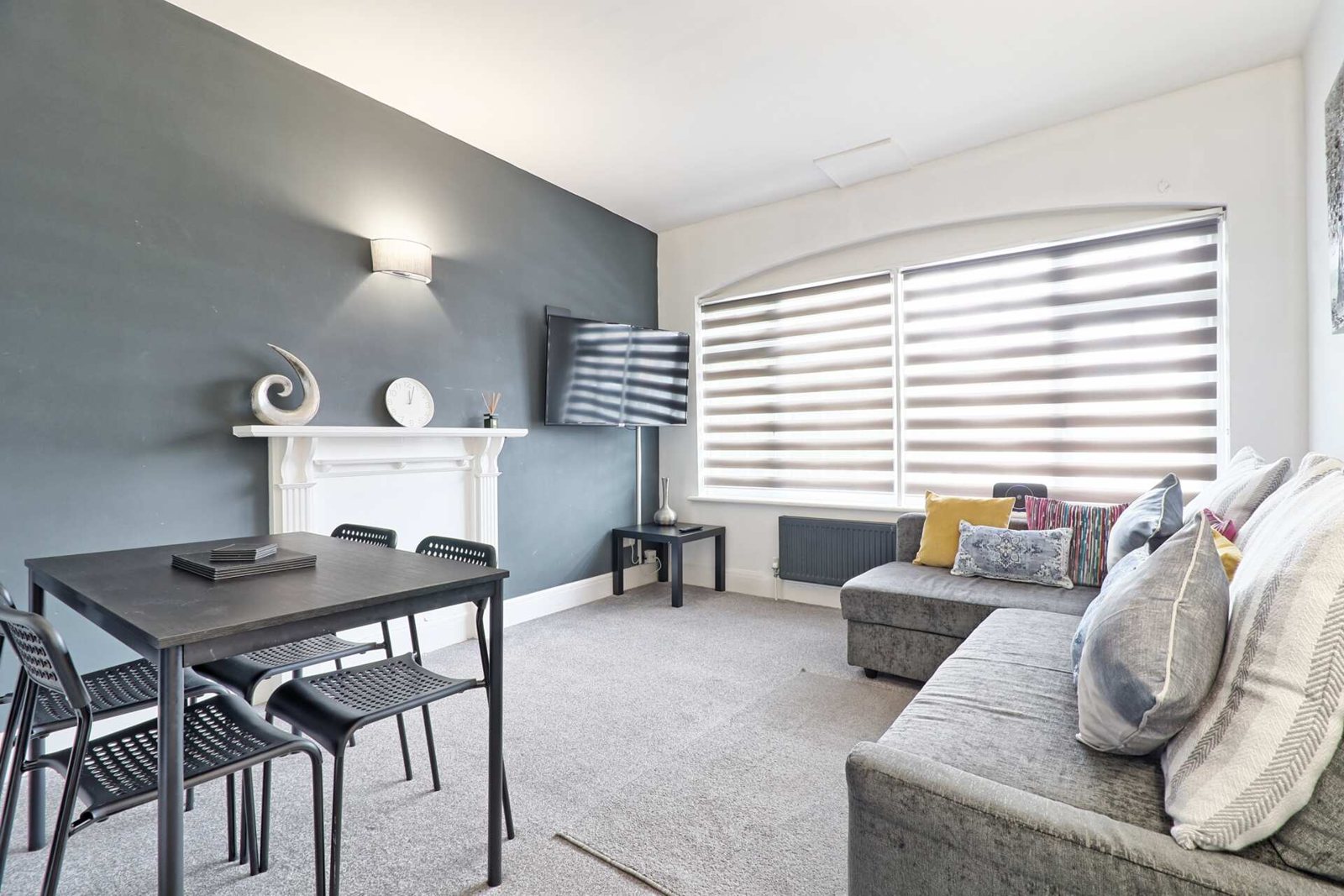 High Street Apartment with Terrace thumbnail 5