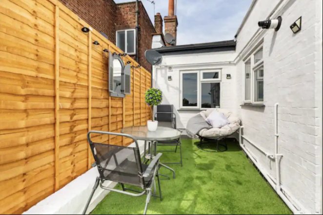 High Street Apartment with Terrace thumbnail 6