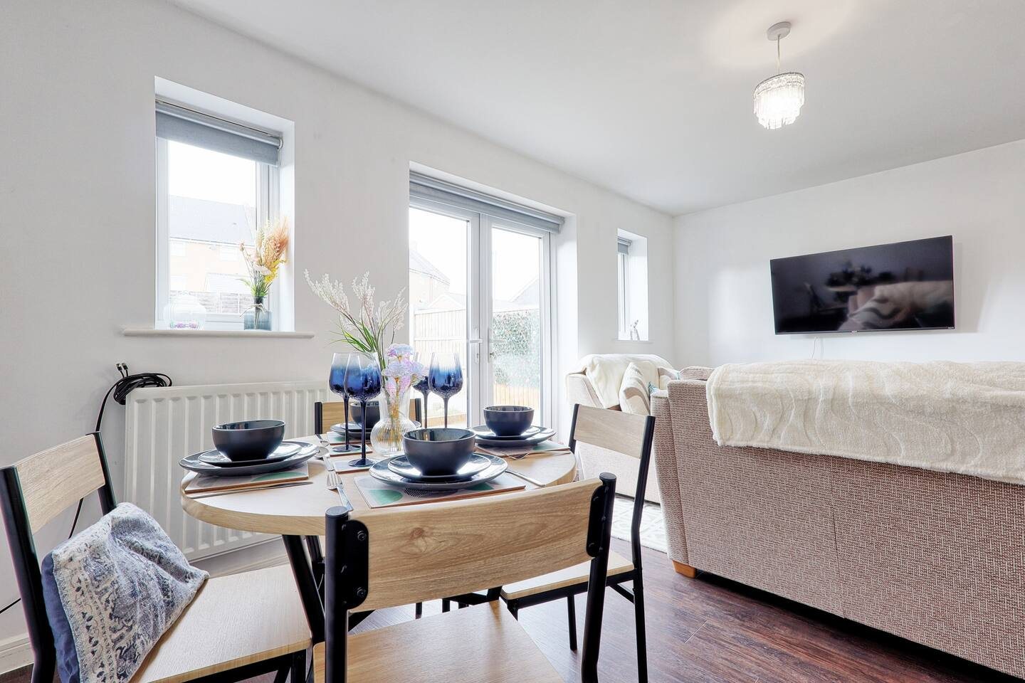 Modern 3-Bed Home on a Quiet Road thumbnail 4