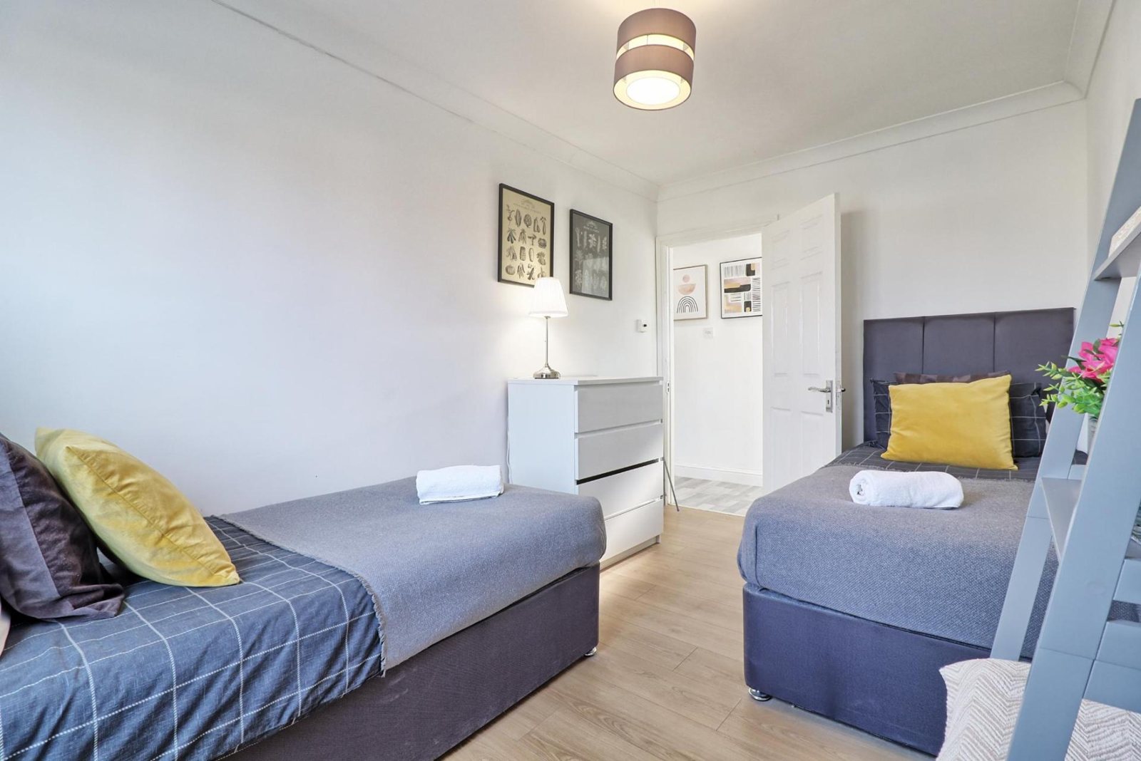 Pet-Friendly 3-Bed Apartment thumbnail 5