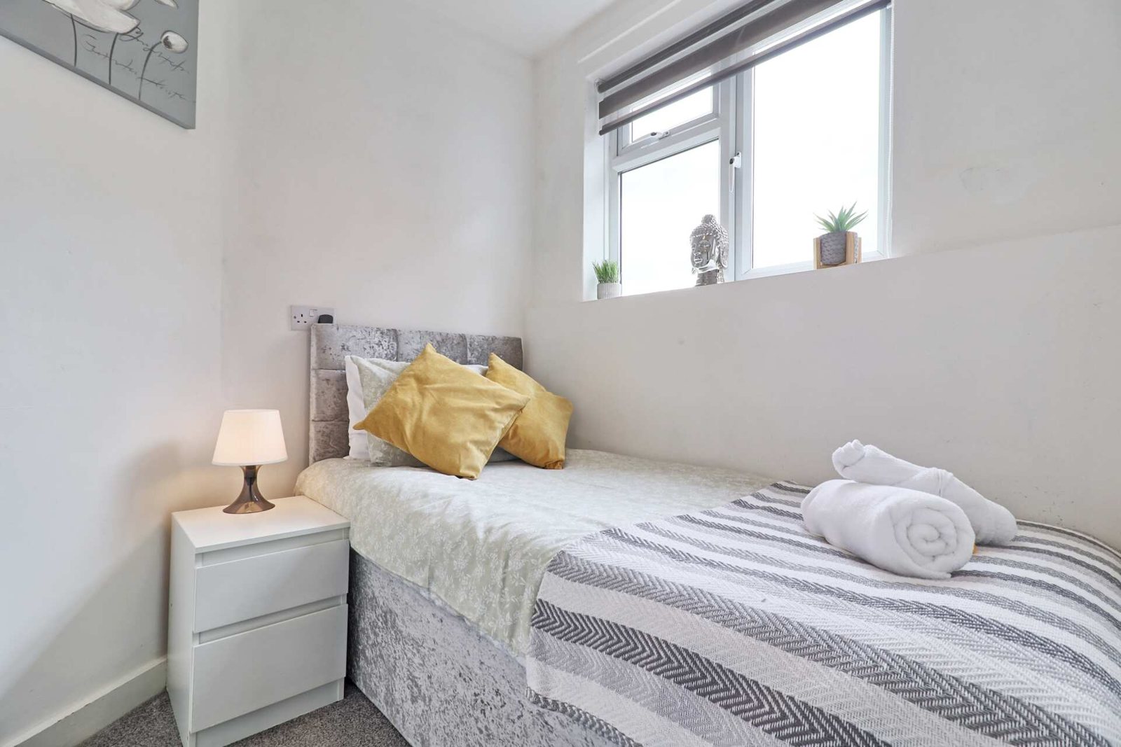 High Street Apartment with Terrace thumbnail 3