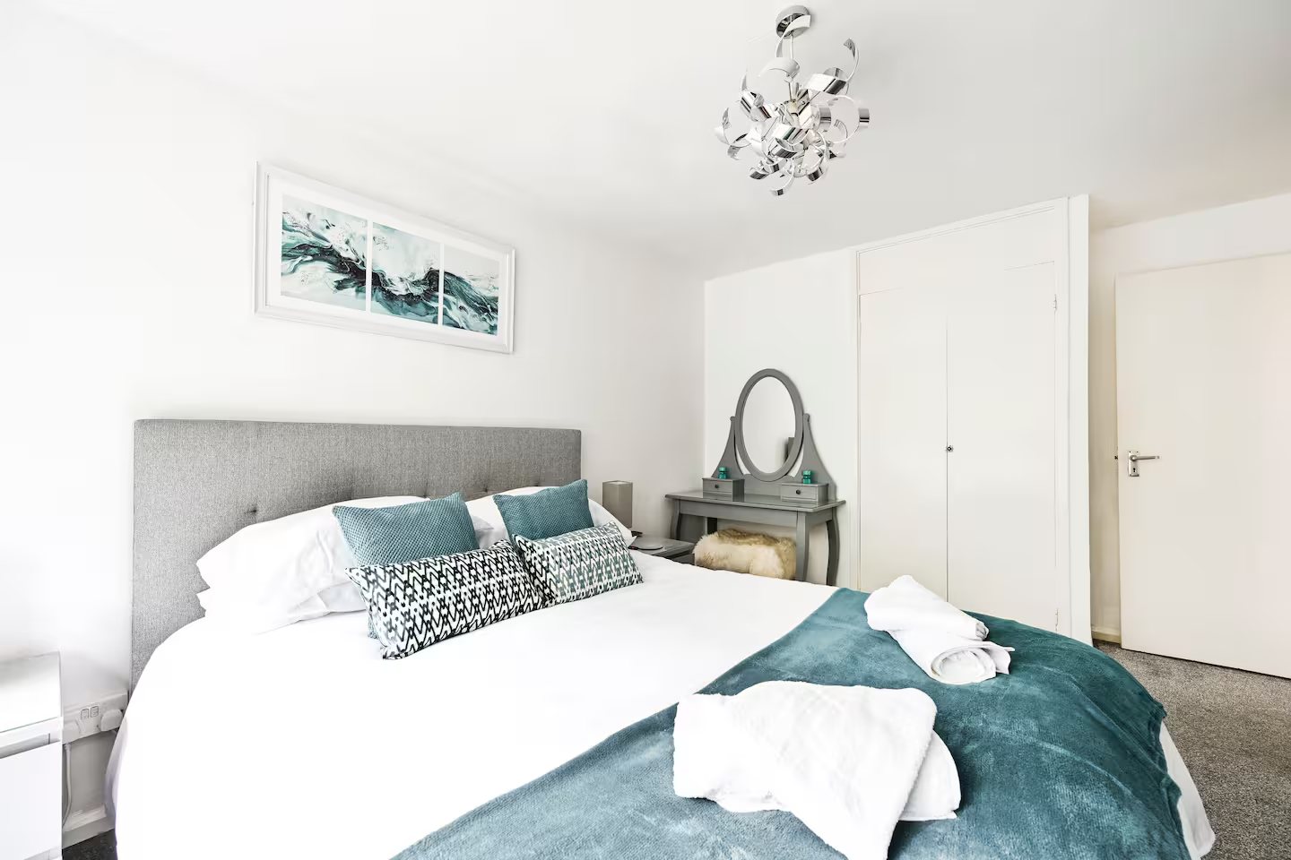 Homey 3-Bed Maisonette with Parking thumbnail 5