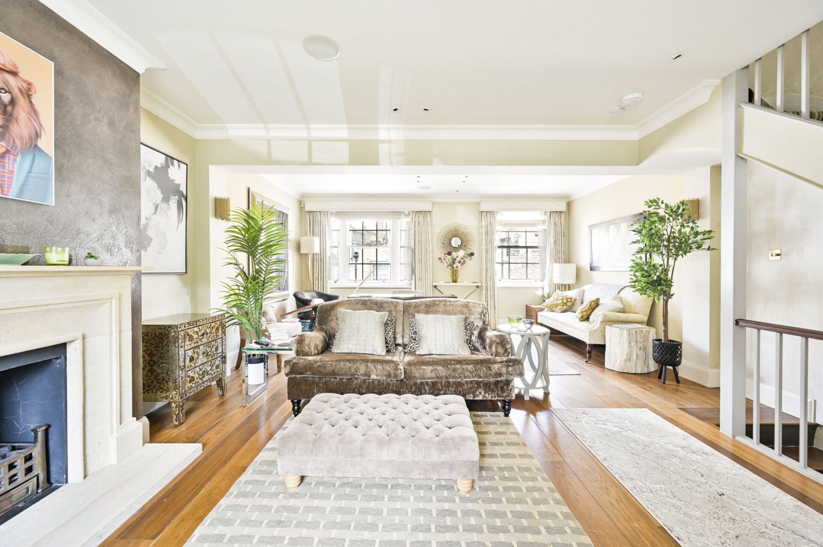 Stylish Chelsea House with Parking thumbnail 2