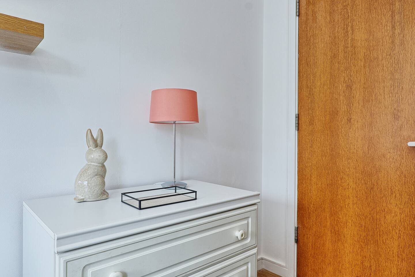Quirky 2-Bed near High St & Station thumbnail 6