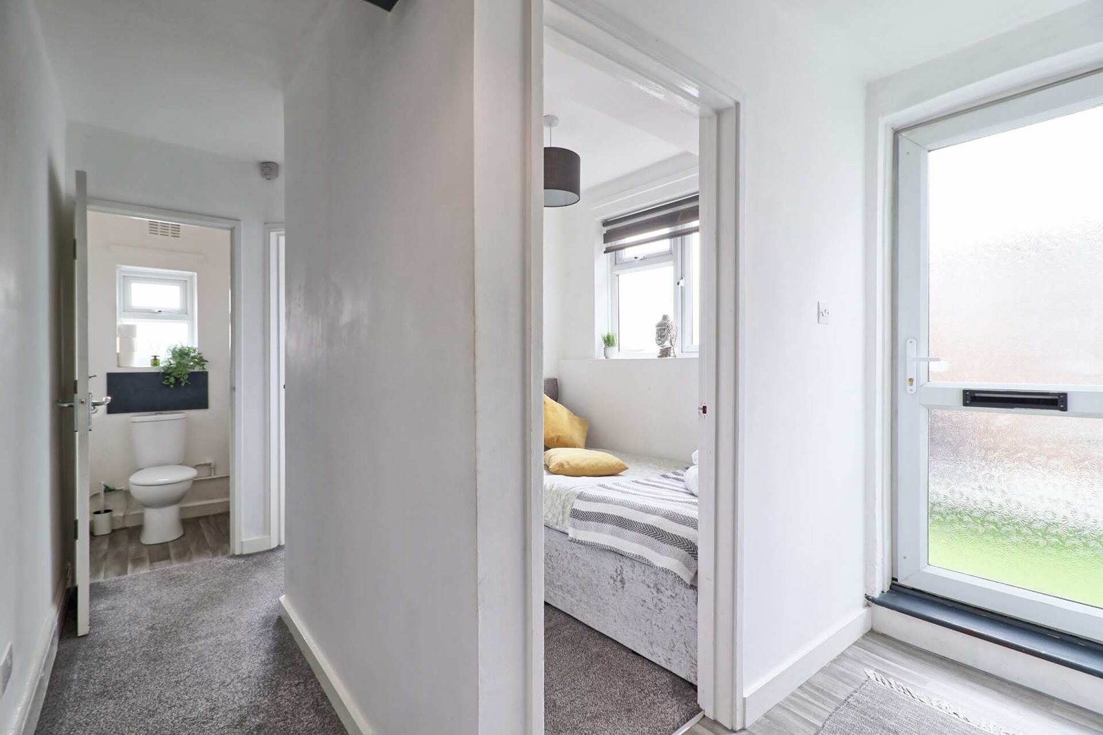 High Street Apartment with Terrace thumbnail 2