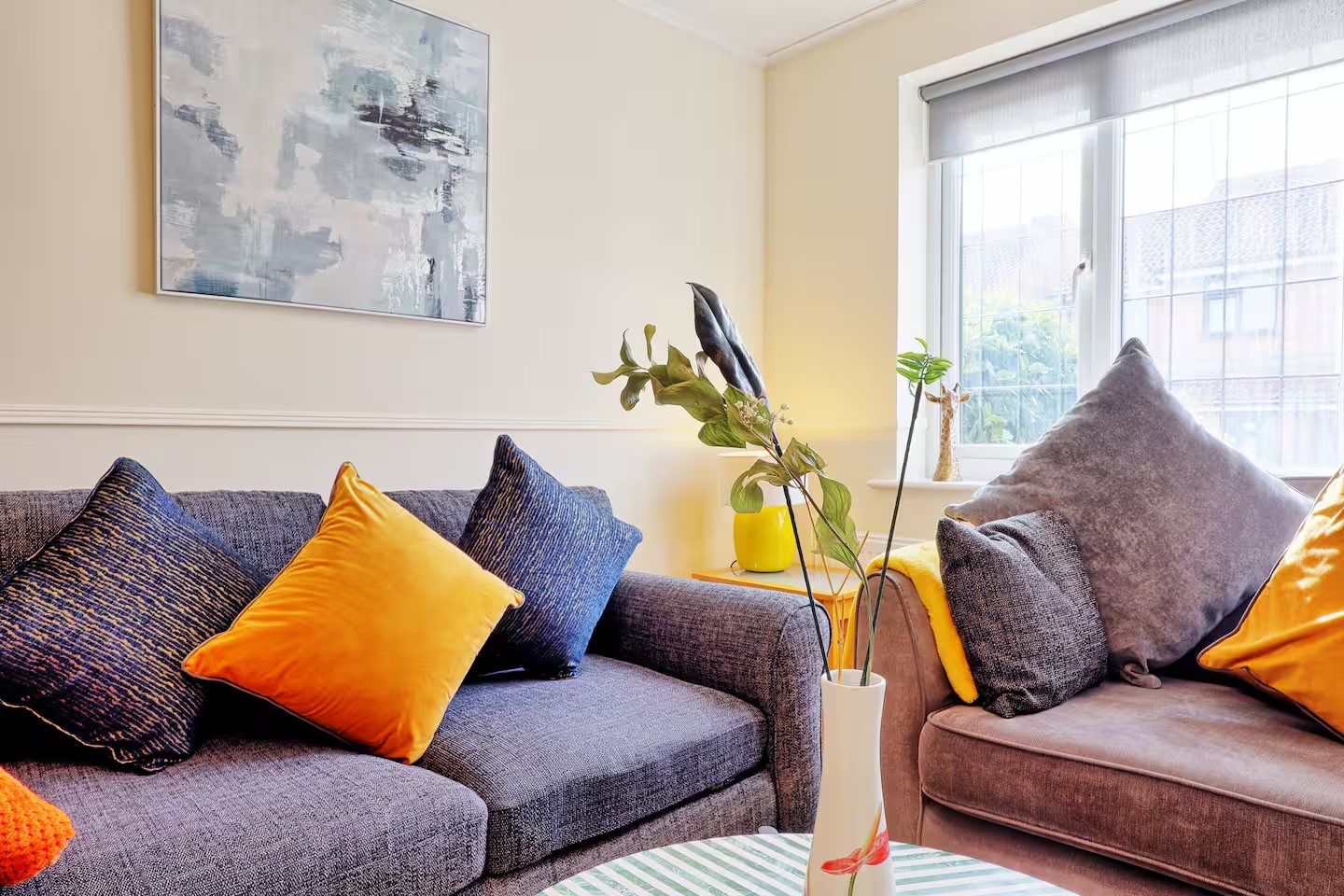 Modern 4-Bed Home for Long Stays thumbnail 4