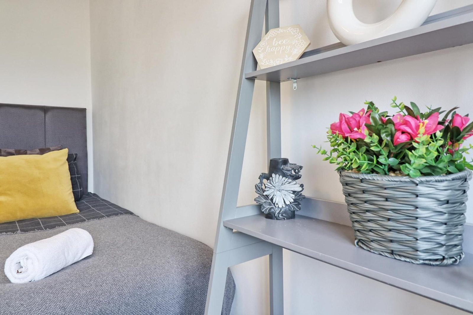 Pet-Friendly 3-Bed Apartment thumbnail 6