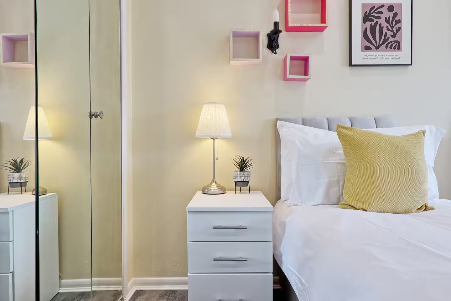 Modern 4-Bed Home for Long Stays thumbnail 6