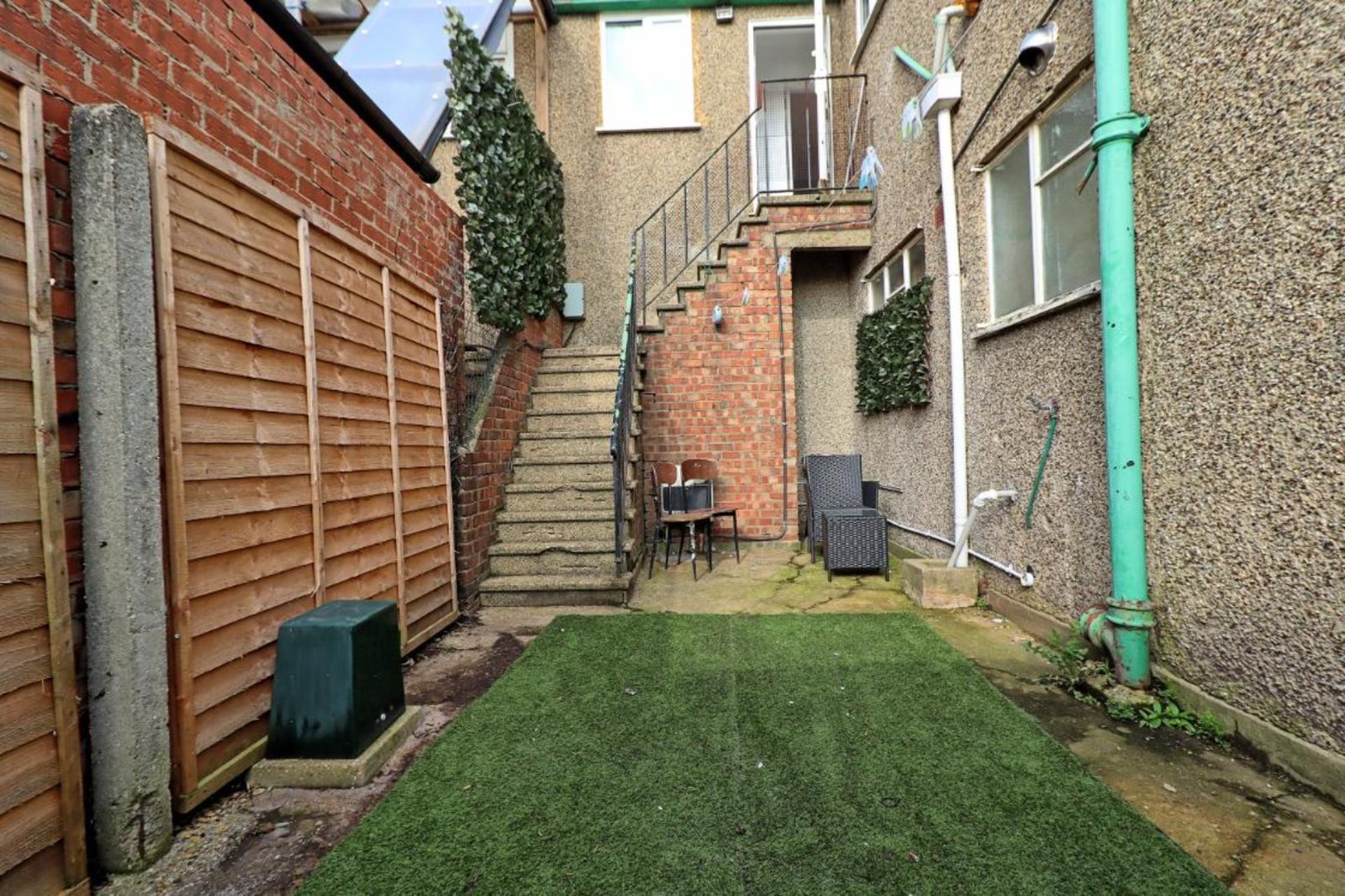 Pet-Friendly 3-Bed Apartment thumbnail 2